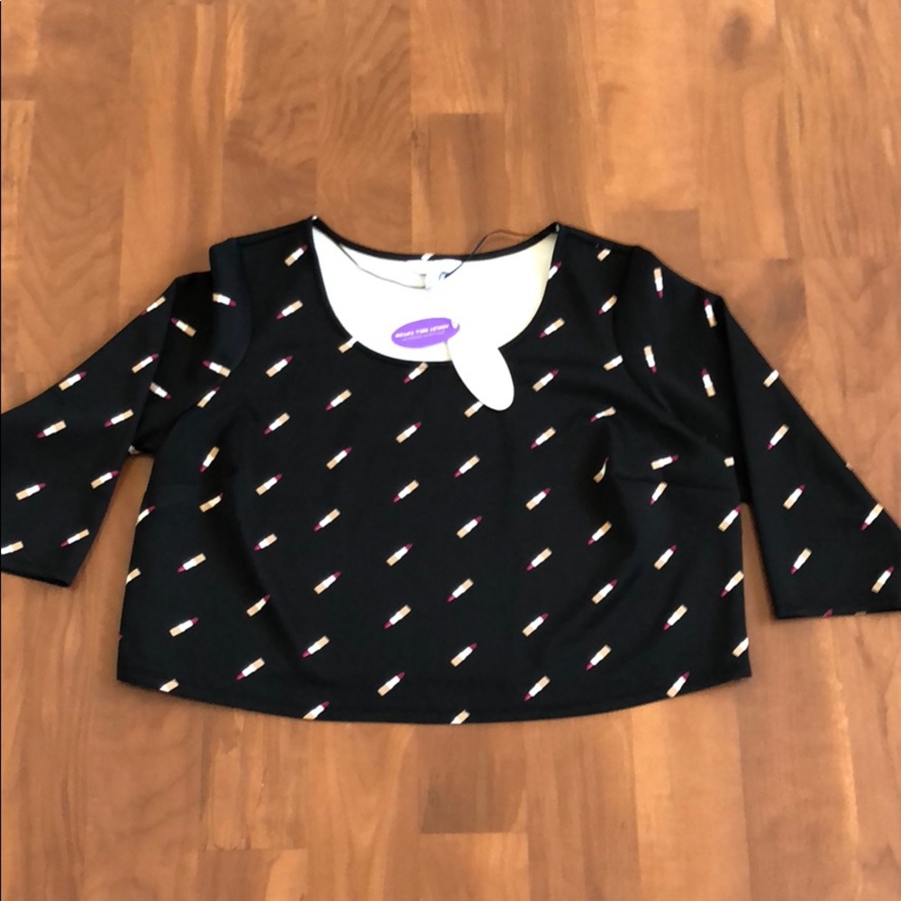 Cropped Lipstick Print 3/4 sleeve print top